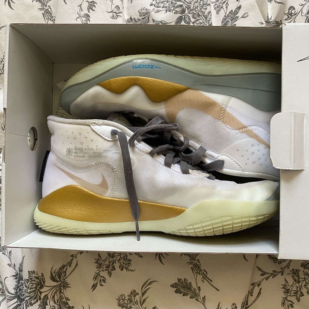 Nike KD12 court shoes